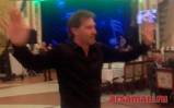 Тони Адамс танцует на азербайджанской свадьбе (видео)