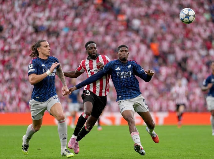 Москера без фолов, но с максимальной пользой: новый защитник "Арсенала" впечатляет с первых матчей