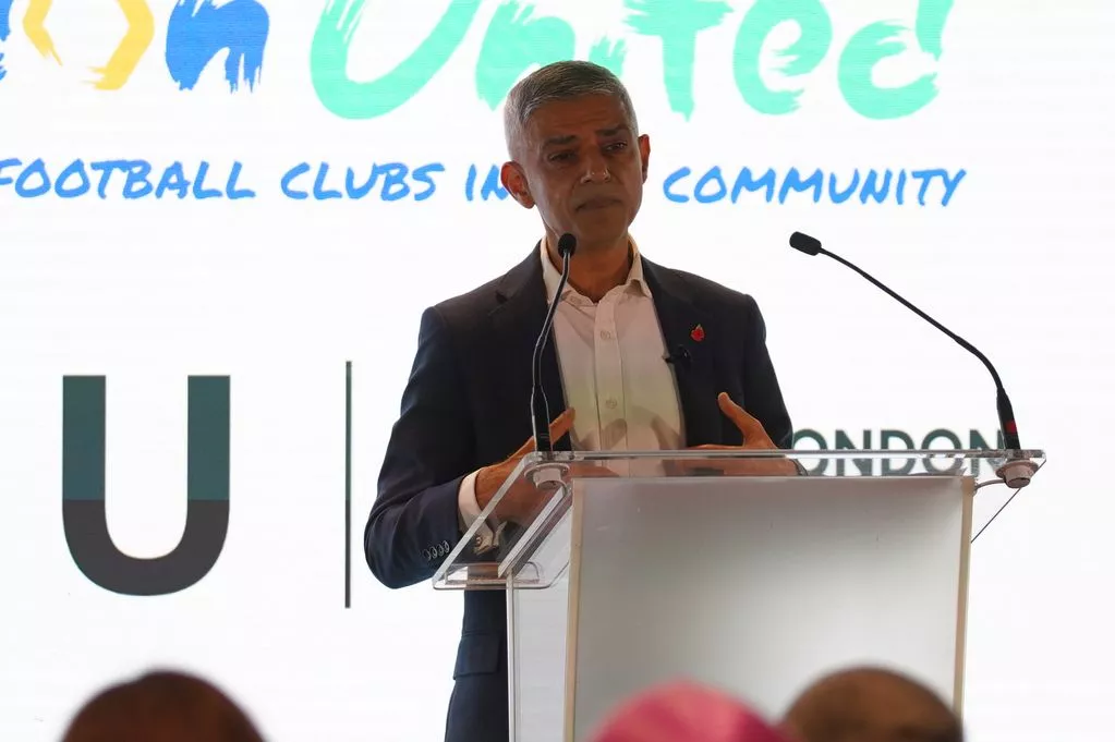 Мэр Лондона предупреждает, что "Арсенал" столкнется с "явными препятствиями" Мэр Лондона предупреждает, что "Арсенал" столкнется с "явными препятствиями"