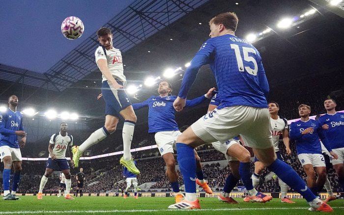 'Арсенал' и 'Тоттенхэм' готовятся к дерби, которое может превратиться в дуэль тренеров по стандартам