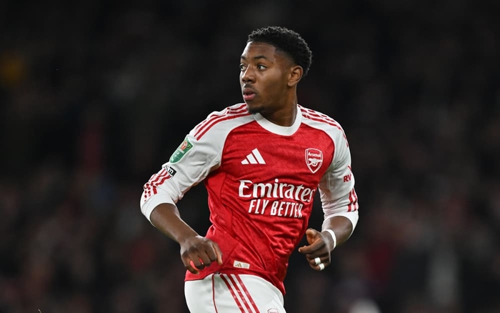 Льюис-Скелли отправил сообщение Калафьори о борьбе на левом фланге обороны