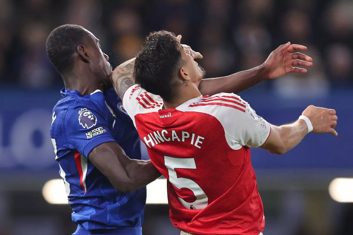 Пьеро Инкапье вынесен вердикт по VAR после того, как он ударил локтем игрока 