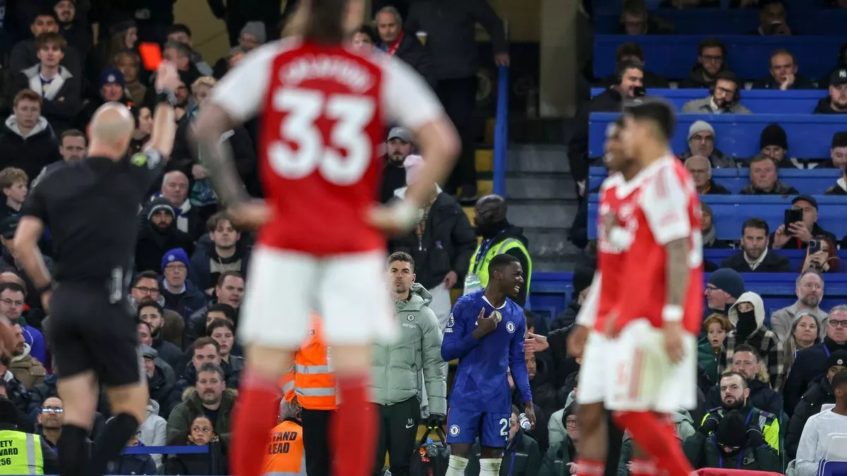 Удаление Кайседо вызвало споры: Линекер обвинил VAR в искажении эпизода