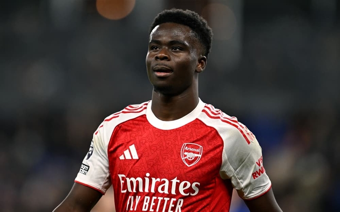 Букайо Сака передаёт "Манчестер Сити" сигнал