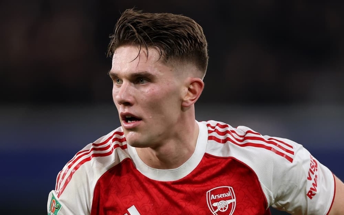 Стиль Букайо Сака мешает Дьёкерешу, считает Джейми Реднапп