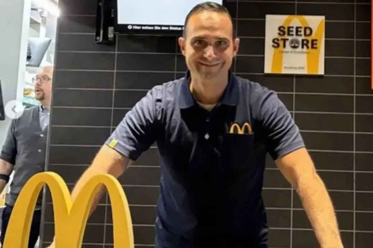 "Я тренировал провалившегося игрока "Арсенала", а теперь я работаю в McDonalds"