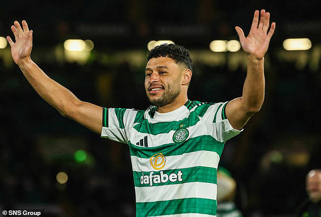 Алекс Окслейд-Чемберлен завершил переход в "Селтик"