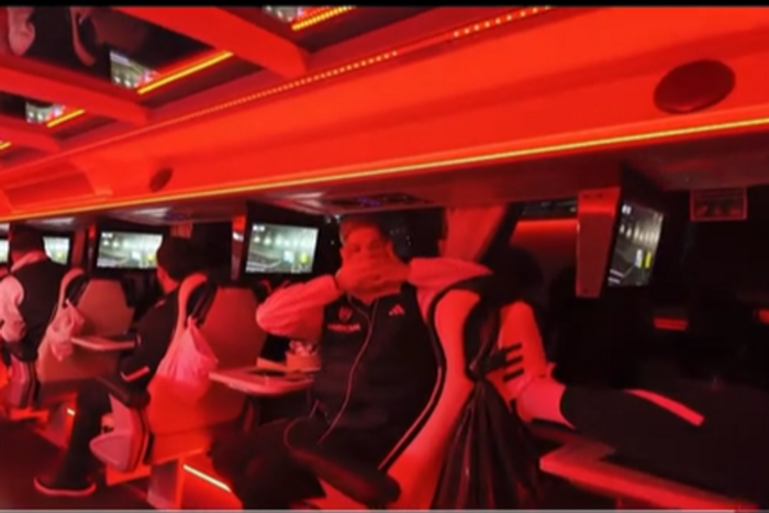 Смит Роу поддержал "Арсенал" в дерби, находясь в автобусе "Фулхэма"