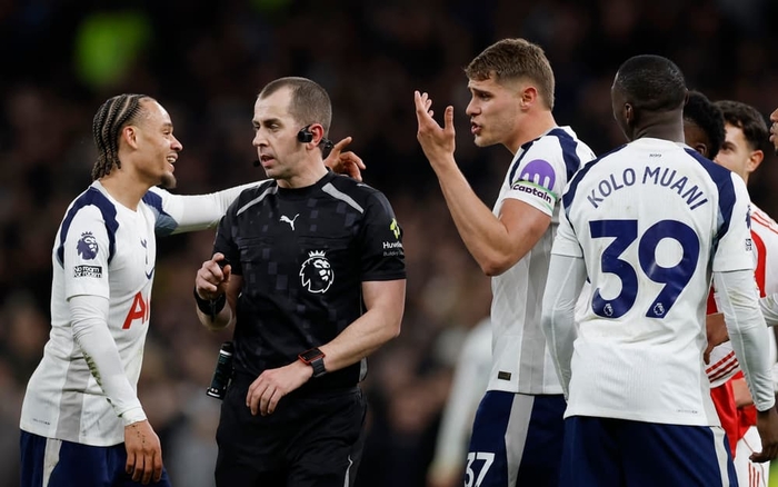 Бэнкс объяснил отмену гола Коло Муани в дерби