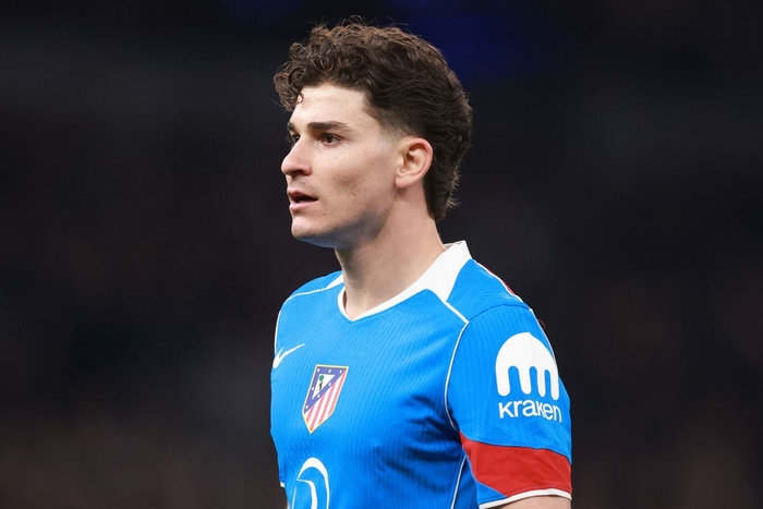 "Атлетико" разрабатывает план по Альваресу на фоне интереса "Арсенала"