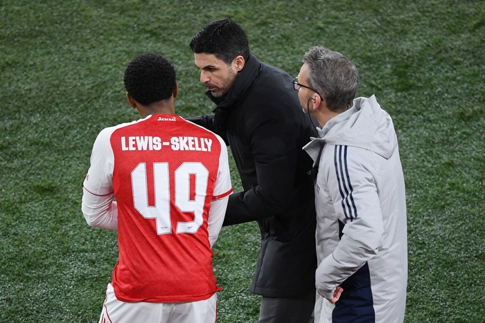 Что случилось с Льюисом-Скелли? Артета и "Арсенал" стоят перед серьезным вызовом