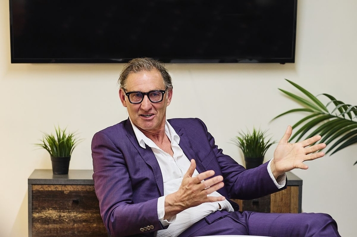 Адамс: "Я горжусь, что не мочил постель 30 лет"