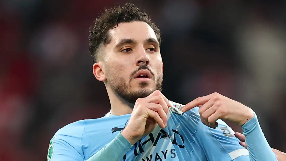 Анри защищает Раяна Шерки за то, что тот дразнил 