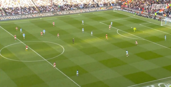 Кин и Виейра считают, что Мартинелли ошибся, спровоцировав выброс мяча