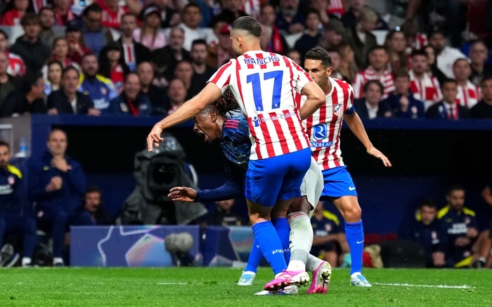 Бывшие судьи вынесли вердикт об отмененном голе Эзе