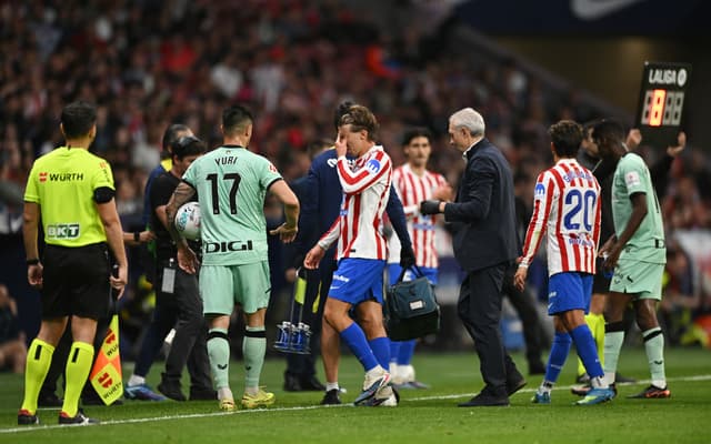 Полузащитник "Атлетико травмировался перед матчем с "Арсеналом"