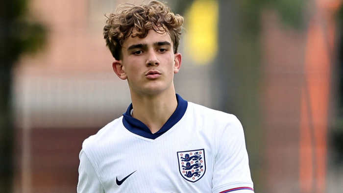 Макс Доуман досрочно покинул поле в игре за Англию U19